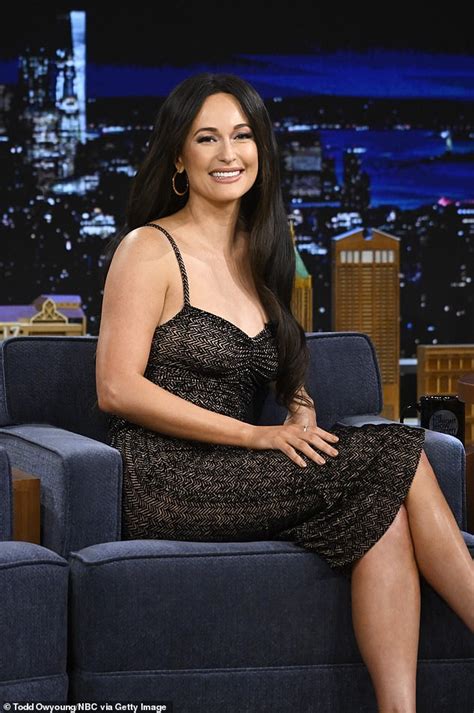 kacey musgraves naked|“Oh, To Be That Mud” – Fans React To Kacey Musgraves Baring。